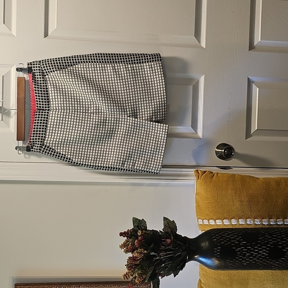 Banana Republic Monochrome Pencil Skirt - Picture 2 of 13